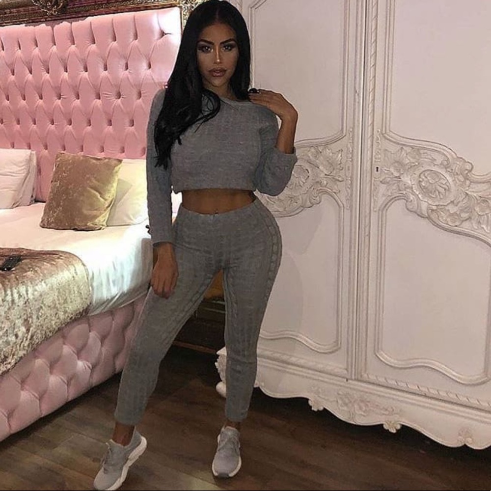 Longe wear BUT in BLACK 🖤🖤 sweater set